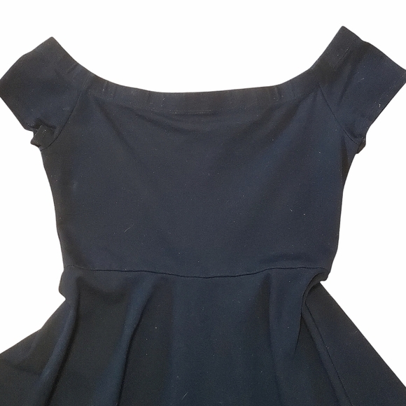 off-shoulder asymmetrical dress - Picture 5 of 10